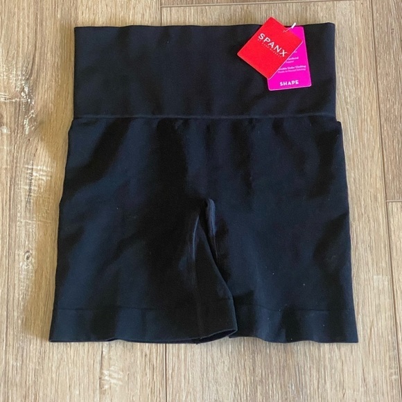 SPANX Women's Everyday
Shaping Panties Mid-Thigh Short 10149R Size Medium Black - Picture 2 of 6